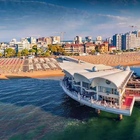 Modern With Garden In Lignano *