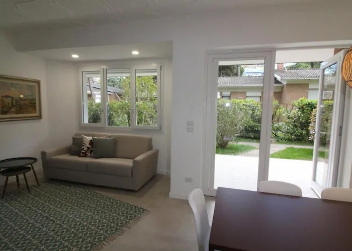 Modern With Garden In Lignano